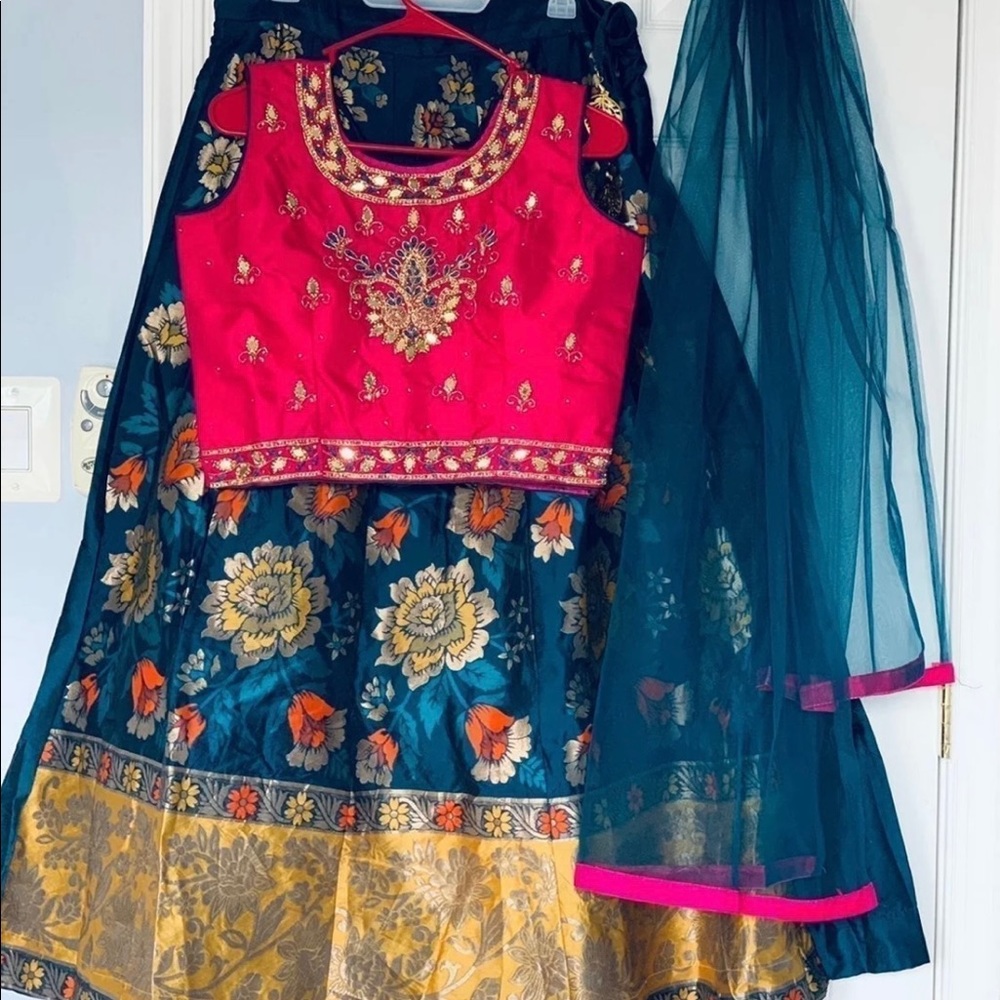 Women’s banarasi lehenga choli(brand new)